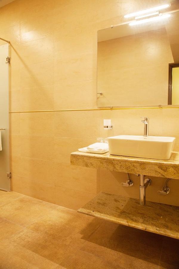 The Ivy House Bed and Breakfast Calcutta Exteriör bild